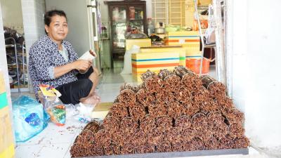 Tây Ninh: Nuôi rết độc, nghe tên nhiều người đã nổi da gà vậy mà nông dân ở đây bán 1kg giá 1,2 triệu